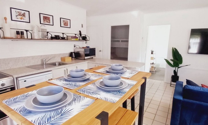Coromandel Cabaña | Coromandel Town Harbourside 29B ~ Boat Parking ~ Central Location