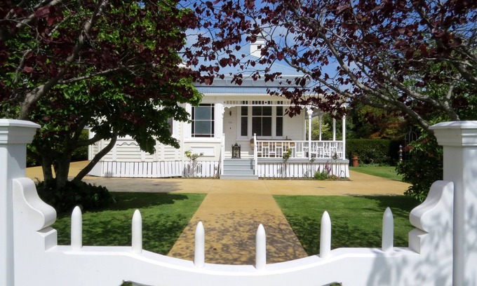 Coromandel Casa | Coromandels Three Chimney Villa - Walk to Town/Private Fenced Yard/Very Spacious