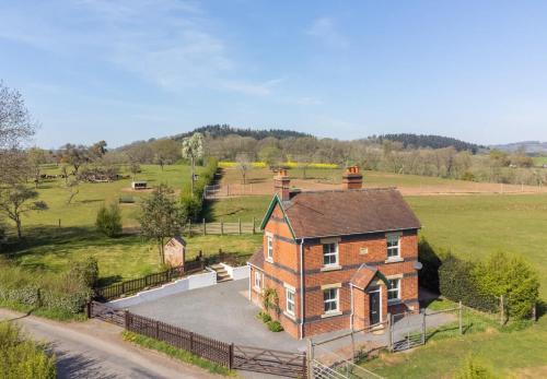 Broadwas Casa | Coronation Cottage - Hot Tub Coming Soon