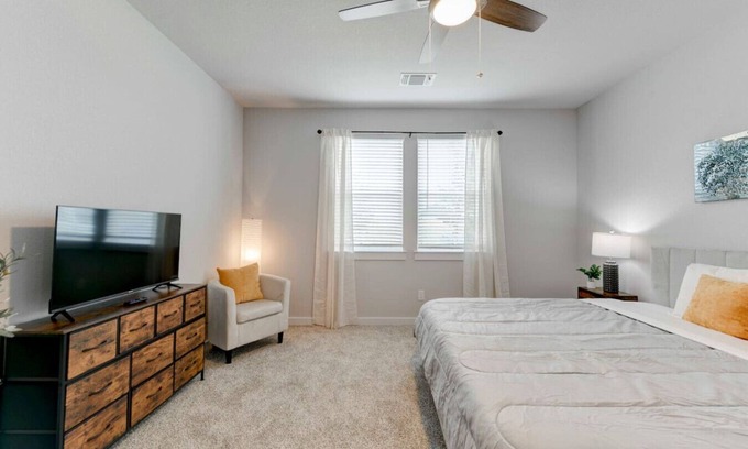 Hutto Casa | Corporate 5 Bed House in Hutto
