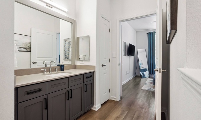 Frisco Apartamento | Corporate Luxe Suite, near Legacy West + The Star