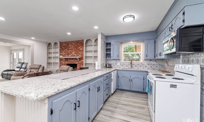San Angelo Casa | Corporate stay. Charming 3-bedroom house in San Angelo with AC, WiFi.
