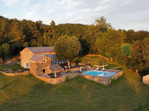 Saint-Etienne-Lardeyrol Cama Y Desayuno | Corps de ferme rénové avec piscine et terrasses paisibles, à 1h30 de Lyon - FR-1-582-396