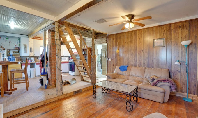 Lindsay Cabaña | Corral Creek Cow Camp: Pet-friendly Circle Cabin