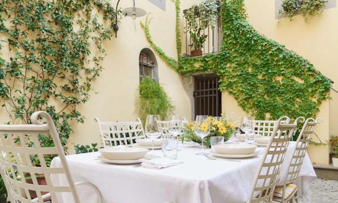 Lucca Historical Center Apartamento | Corte Paolina - charming courtyard inside Lucca