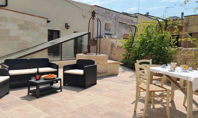 Martano Apartamento | Corte San Giorgio Boutique apt with airco, Martano, Italy