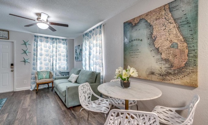 Bradenton Apartamento | Cortez Gardens Cottage 11, Renovated, Close to Beach, 3-Bed, 2 Bath 10 people