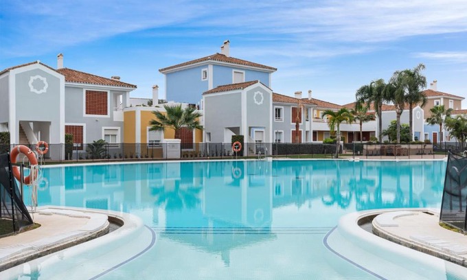Nueva Milla de Oro Apartamento | Cortijo Del Mar Resort 2 Bed Apartment Sleeps up to 5