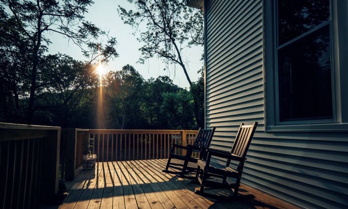 Procious Cabina | Corton Lodge on the Elk River - Riverview Suite