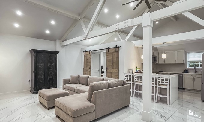 Cos Cob Cabaña | Cos Cob Cottage- Full Kitchen, Pet Friendly
