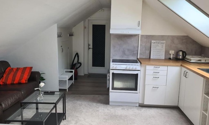 Stavanger Apartamento | Cosey 1 bedroom loft with free parking