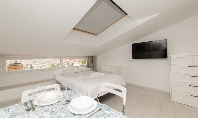 Coslada Apartamento | Buhardilla Encantada