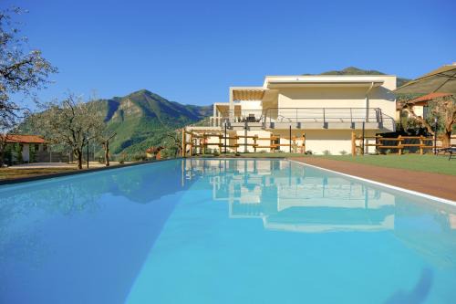 Zorzino Apartamento | Costa Blu - Pool and terrace overlooking the lake