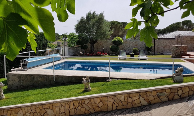 Vidreres Casa | Casa vacaciones Costa Brava con jardín, piscina y pista deportes. Ideal familias