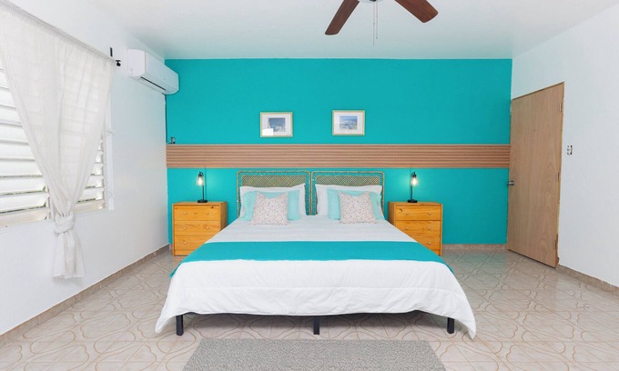 Corcovado Apartamento | costal heaven: King bed with stunning ocean view