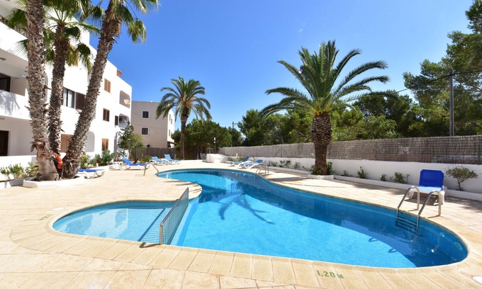 Es Pujols Apartamento | Costama 13: Amplio apartamento con piscina cerca del mar de Es Pujols