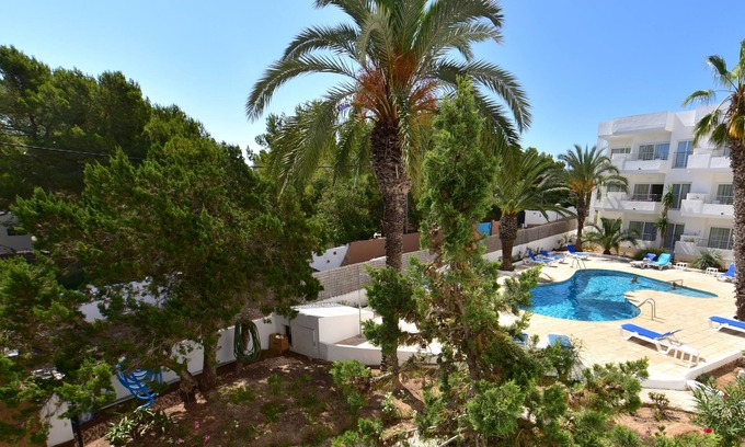 Es Pujols Apartamento | Costama15: amplio apartamento circa del mar con piscina