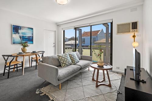 Elsternwick Apartamento | Cosy 1-Bed Balcony Unit in Quiet Street by Shops