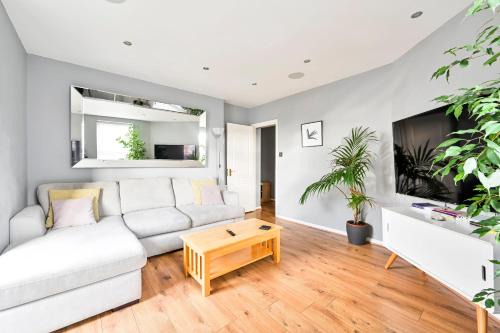 Canning Town North Apartamento | Cosy 1-Bed E15, sleeps 4, 1 min from tube Station Near O2 Arena