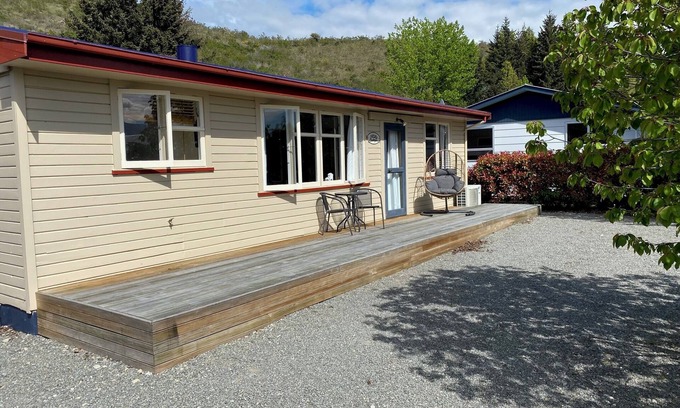 Omarama Casa | Cosy 1960's Kiwi Holiday House
