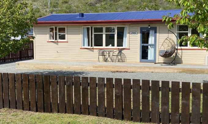 Omarama Casa | Cosy 1960's Kiwi Holiday House
