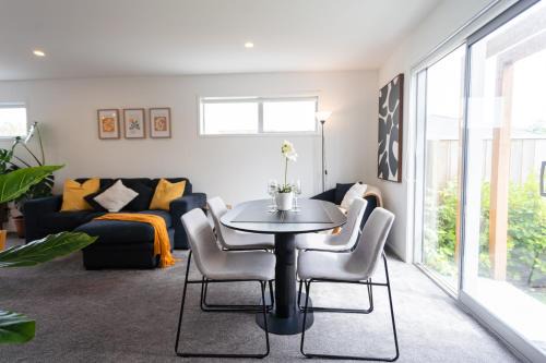 Riccarton Casa | Cosy 2 Bed 3 Bath Home Close to CBD And Hagley Park