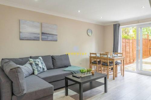 Langley Marish Casa | COSY 2 BED & FREE PARKING. NEAR HEATHROW/PINEWOOD
