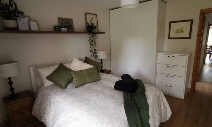 Wilton Casa | Cosy, 2-Bed 'Little Oasis' near CUH