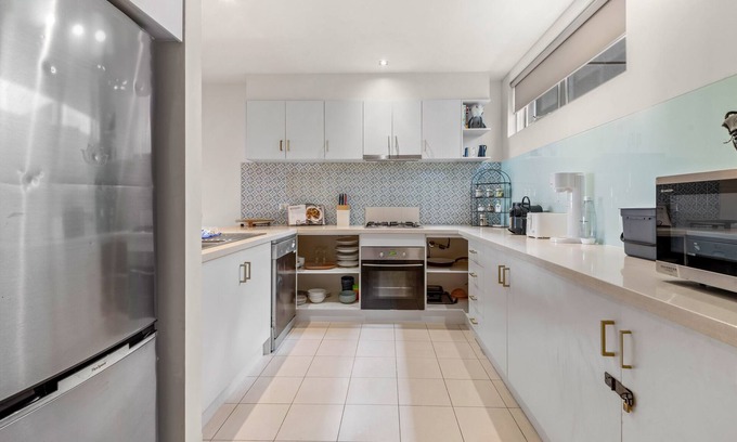 Essendon North Apartamento | Cosy 2-Bed Unit with Study Nook & Alfresco Dining