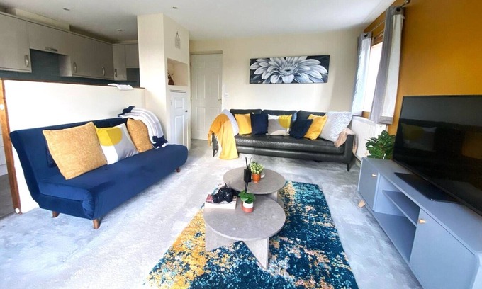 Stevenage Apartamento | Cosy 2 Bedroom Apartment in Stevenage SG1 Hertfordshire Free Parking Sleeps 5