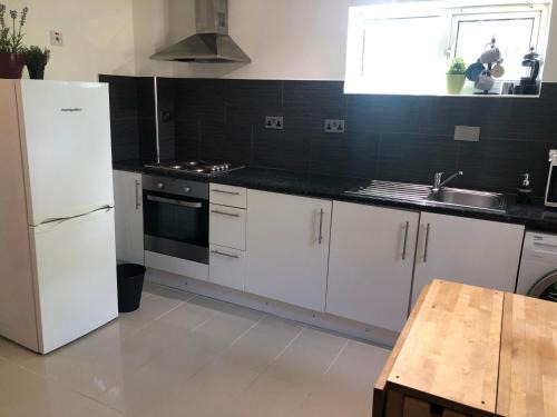 Pinkwell Apartamento | Cosy 2 bedroom Apartment -Heathrow Airport