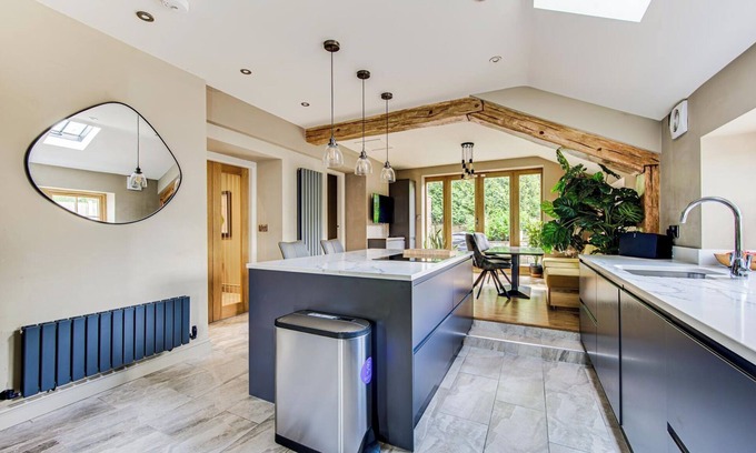 Congleton Casa | Cosy 2 bedroom cottage in Cheshire countryside with a modern design