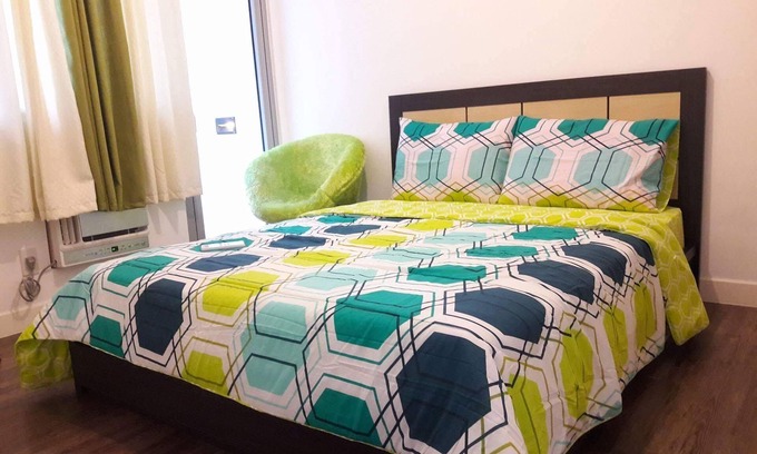 Matandang Balara Condominio | Acogedora unidad de 2 dormitorios en la Commonwealth Q. C