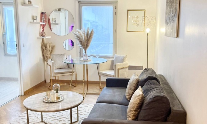 Villemomble Apartamento | Cosy 2-room apartment downtown, 1 minute from the train station