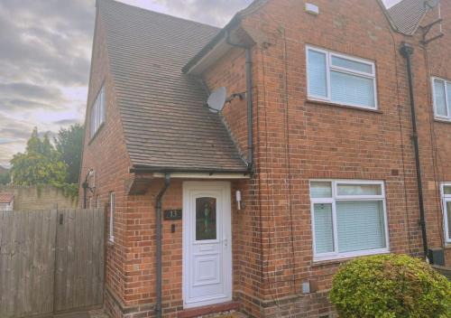 Newark upon Trent Apartamento | Cosy 2BR House on Quiet Street
