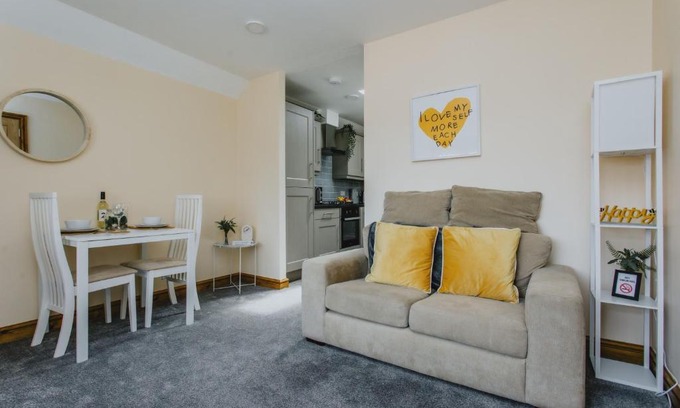 Nottingham Apartamento | Cosy 2nd Floor Apartment - King Size Bed & Free Parking