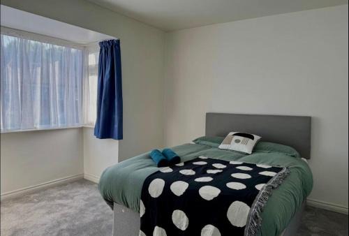 Uxbridge Casa | Cosy 3 Bed Home in Scenic Denham with Quick Heathrow & London Links