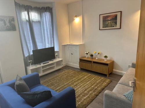 Walsall Apartamento | Cosy 4 Bedroom Walsall House - Free WiFi & Parking