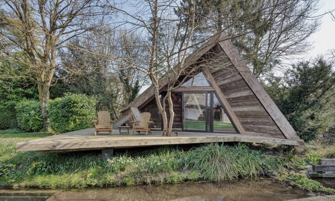 Winchester Cabina | Cosy A-Frame cabin nestled in the chalk steams of Hampshire