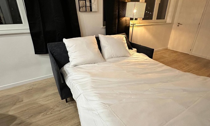 European Quarter Apartamento | Cosy and quiet 6p apartment in detached house NEW Floor 1