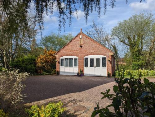Ruskington Casa | Cosy and secluded brook-side lodge