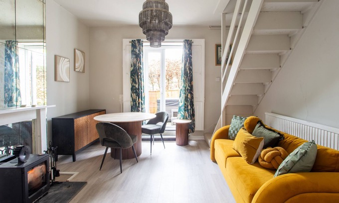 Blandford Saint Mary Chalet De Esquí | COSY ANNEXE - ROMANTIC ESCAPE | SLEEPS 2 | HOT TUB | BBQ | PATIO | WI-FI | LOG BURNER