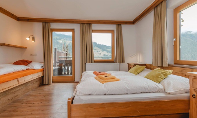 Hollersbach im Pinzgau Apartamento | Precioso apartamento para 20 personas con WIFI, TV, terraza, mascotas permitida y aparcamiento