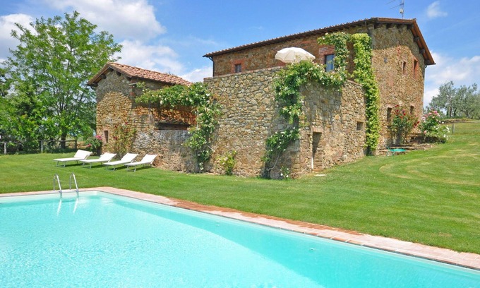 Torre A Castello Apartamento | Acogedor apartamento con piscina, WIFI, mascotas permitida, vista panorámica y aparcamiento