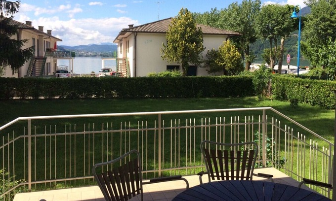 Calceranica al Lago Casa | Hermoso apartamento en villa para 4 personas con TV, patio y aparcamiento