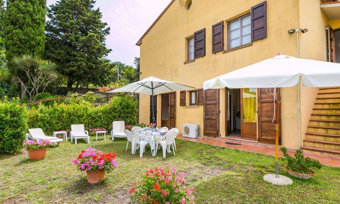 Castellina Marittima Apartamento | Apartamento con WIFI, A/C, piscina, TV, patio, mascotas permitida, vista panorámica, aparcamiento