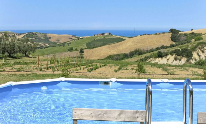 Cologna Spiaggia Villa | Apartamento en villa con A/C, WIFI, bañera de hidromasaje, piscina, TV, patio, vista panorámica