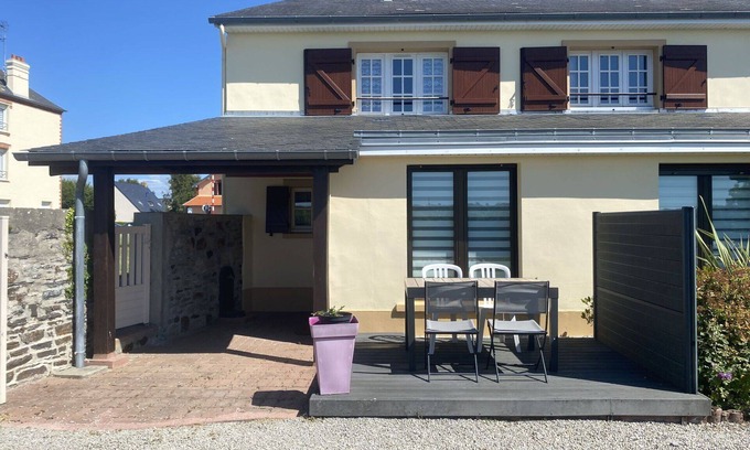 Barneville-Carteret Casa | Acogedor apartamento en villa con WIFI, TV, terraza, vista panorámica y aparcamiento