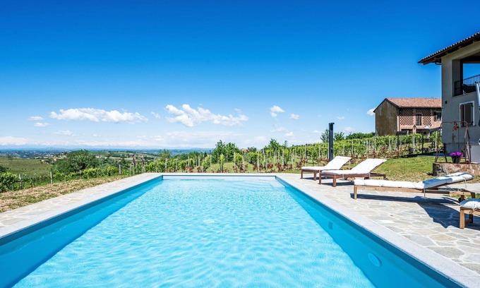 Costigliole d'Asti Apartamento | Bonito apartamento para 4 personas con WIFI, piscina, A/C, TV y terraza