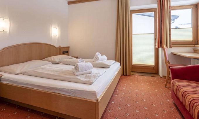 Reith bei Kitzbuehel Apartamento | Cosy apartment for 5 guests with WIFI, hot tub, TV, balcony, pets allowed and parking